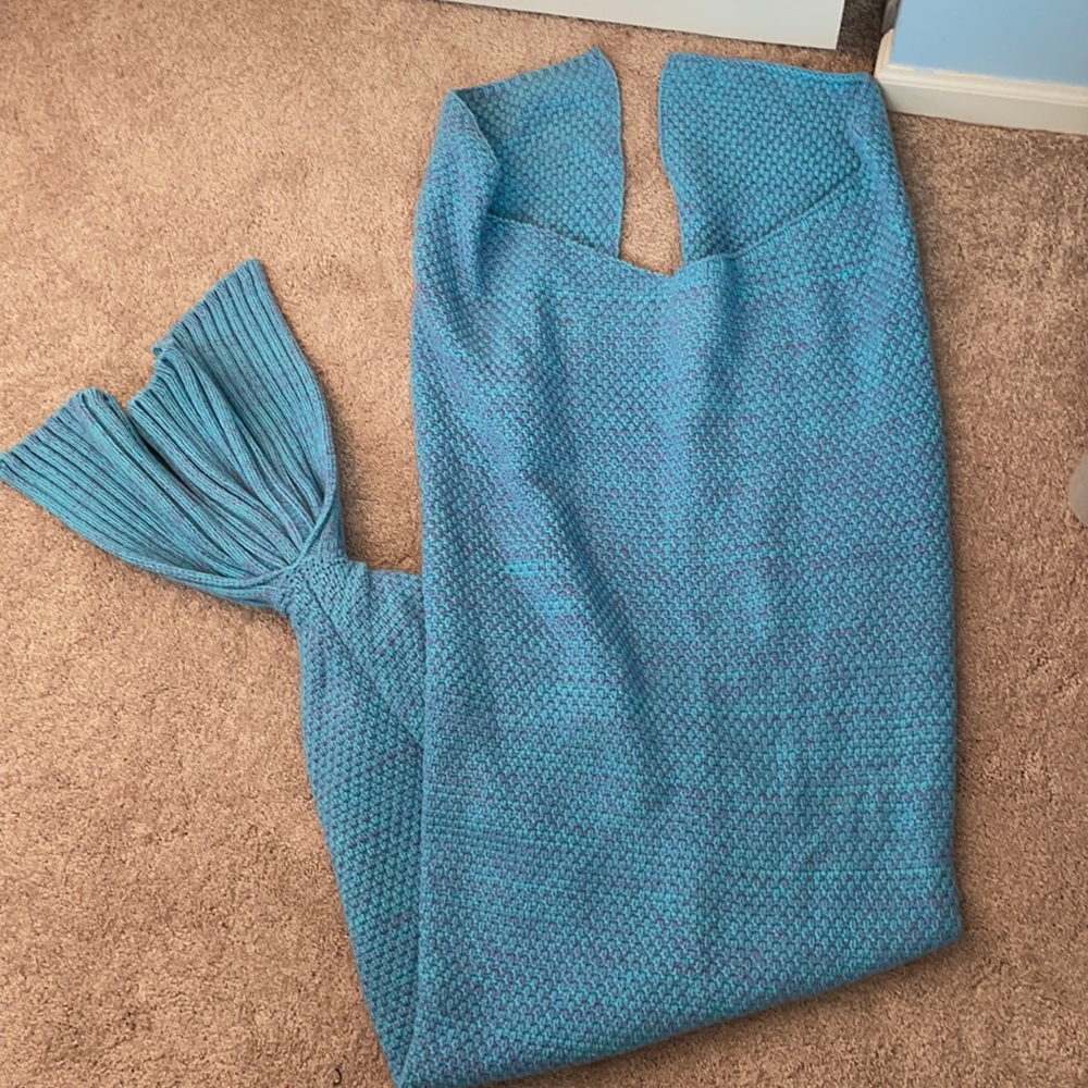 Knit mermaid tail blanket